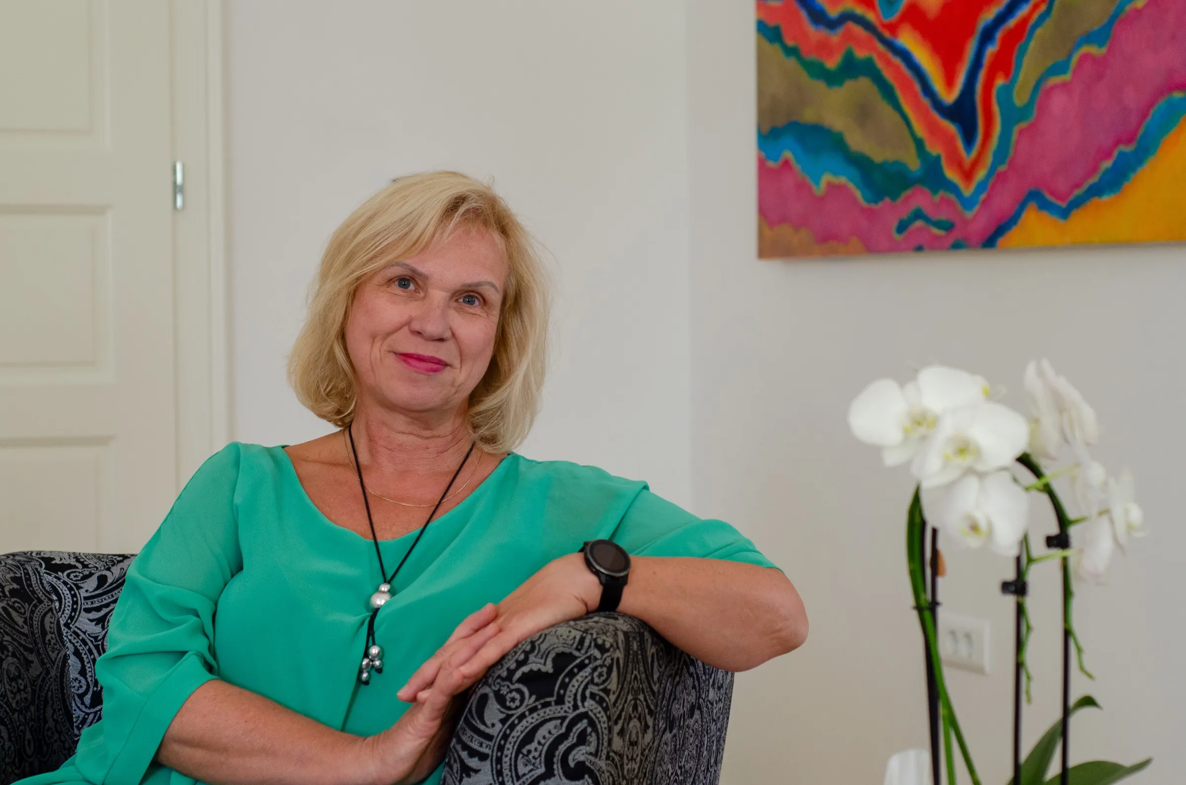 Tatjana Mršić sjedi u fotelji u svom terapijskom prostoru u Savskoj 7